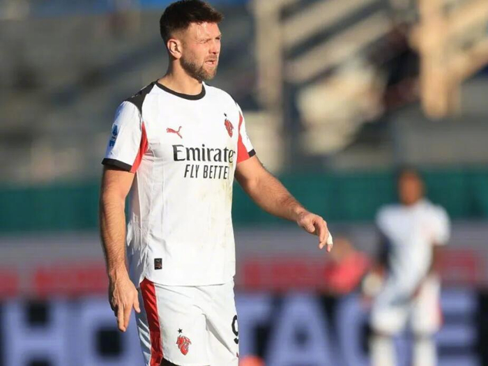 AC米兰新援菲尔克鲁格脚趾骨折，将缺阵数周|转会|意大利|米兰伤情|科莫|莱切_新浪体育_新浪新闻