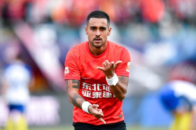 皇冠HG官网-【中超】谭龙助攻莱昂纳多破门 亚泰客场1比0胜南通